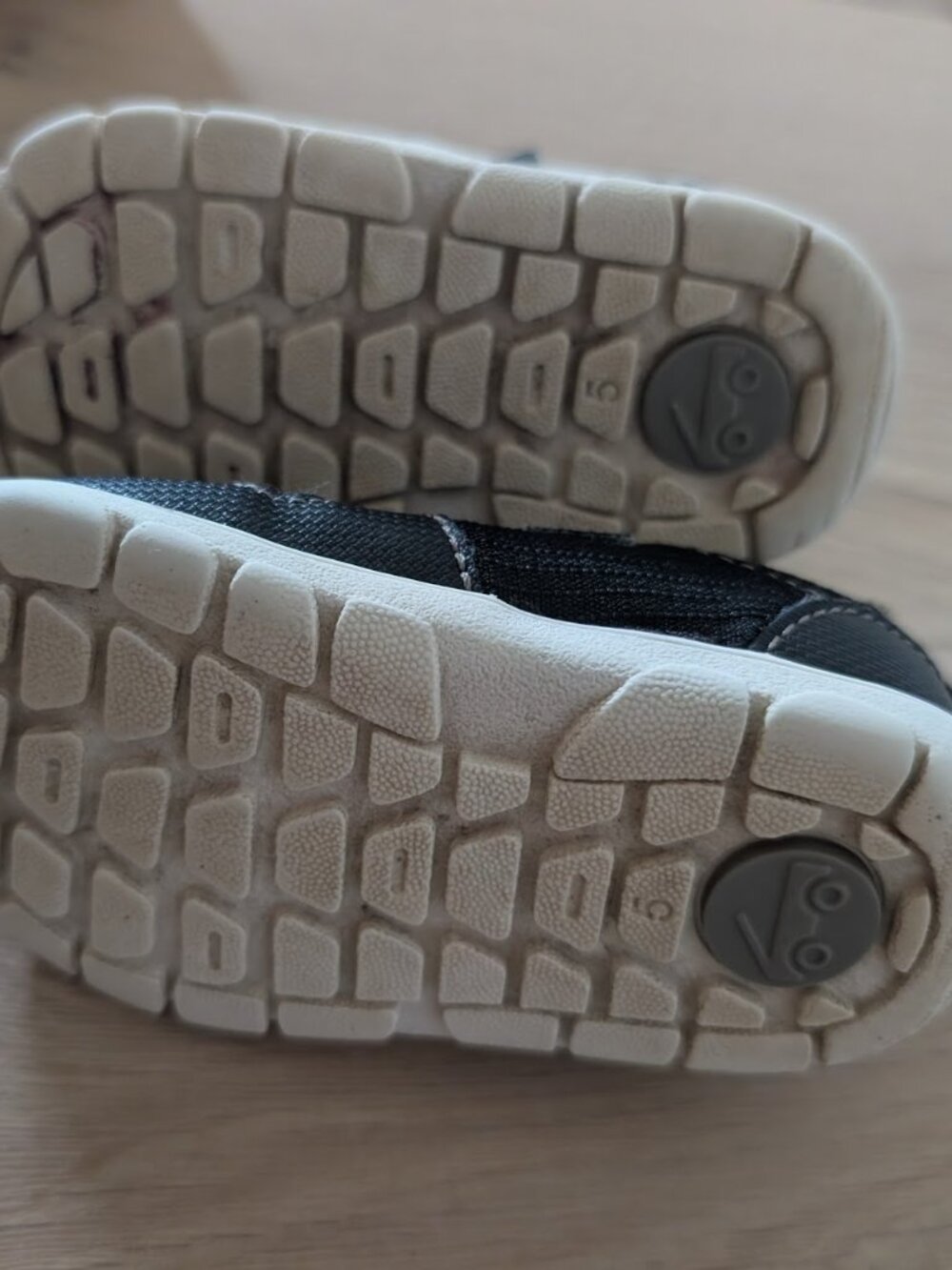 See Kai Run Basics Toddler Tenny Sneakers - Black 5T - Picture 4 of 4